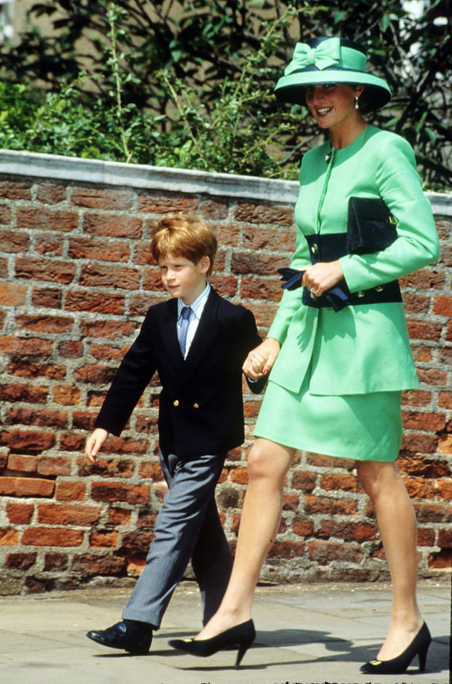 Những bức ảnh để đời của Công nương Diana bên 2 con chứng tỏ bà vẫn là bà mẹ quốc dân được ái mộ nhất-12