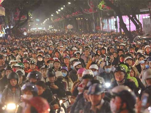 Tài xế thoát chết khi xe bay lên không trung, xoay 360 độ kịch tính hơn cả phim hành động-1