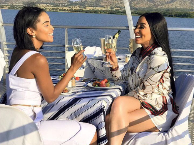 Hội Rich Kid châu Phi quyết không lép vế trong cuộc đua đọ phi cơ riêng, xa xỉ phẩm trên Instagram-32