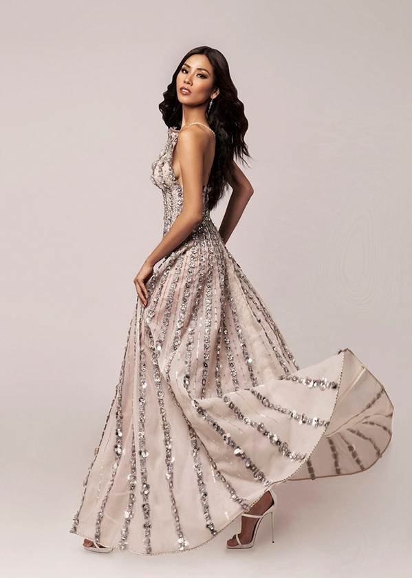 Nguyễn Thị Loan khoe đường cong bỏng rẫy với váy tua rua xuyên thấu-8