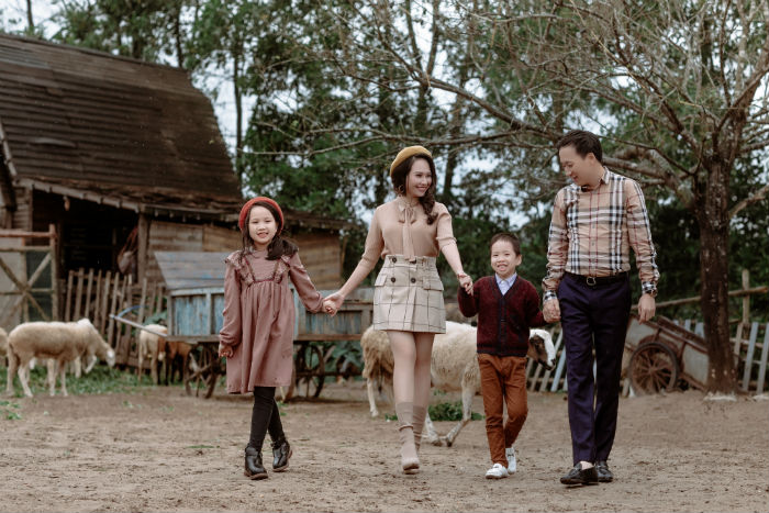 Giấu kín suốt 10 năm, MC VTV bất ngờ khoe chồng và hai con trong dịp Giáng sinh-5