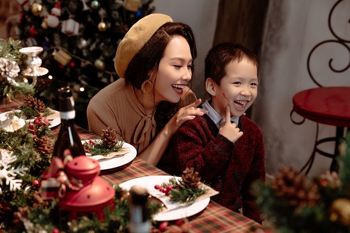 Giấu kín suốt 10 năm, MC VTV bất ngờ khoe chồng và hai con trong dịp Giáng sinh-6