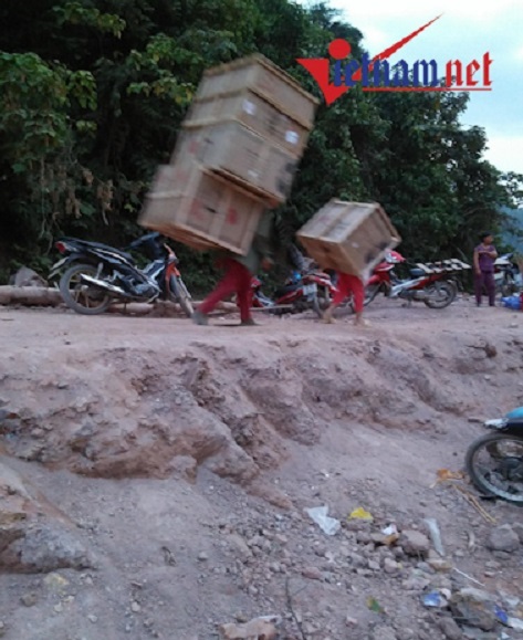 Cả đời còng lưng: Tiền ngàn đô mỗi tháng, đốt trong một giờ-2