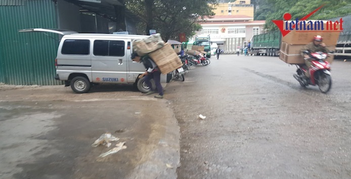 Cả đời còng lưng: Tiền ngàn đô mỗi tháng, đốt trong một giờ-3