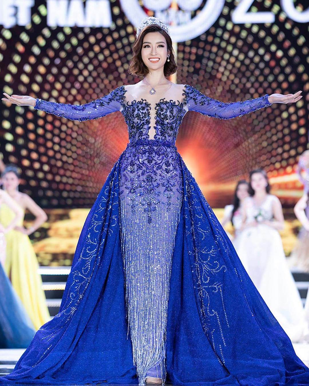 Mỹ nhân Việt và những bộ cánh dạ hội đẹp nhất năm 2018-2