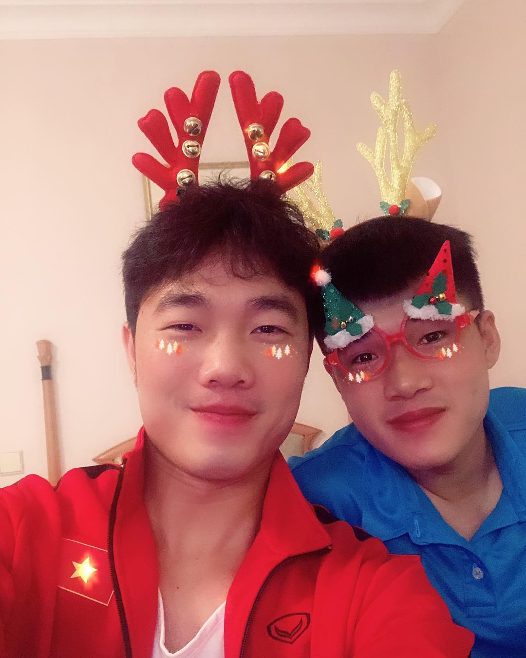 Tâm sự xúc động của trung vệ đội tuyển Việt Nam: Con đau lắm bố ơi-3