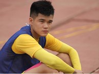 Tâm sự xúc động của trung vệ đội tuyển Việt Nam: 'Con đau lắm bố ơi'