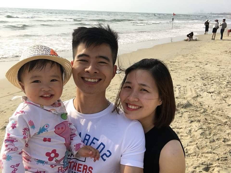 Chồng bế con 2,5 tháng sang hàng xóm ti trực để vợ đi làm tóc cùng lời nhắn khiến vợ trào nước mắt-3