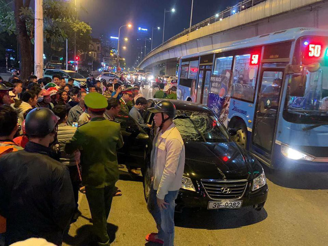 2 bà bầu nhập viện sau vụ xe Hyundai tông liên hoàn trên đường Trần Duy Hưng rồi bỏ chạy-2