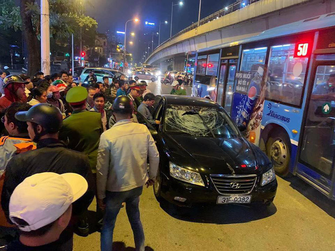 2 bà bầu nhập viện sau vụ xe Hyundai tông liên hoàn trên đường Trần Duy Hưng rồi bỏ chạy-3