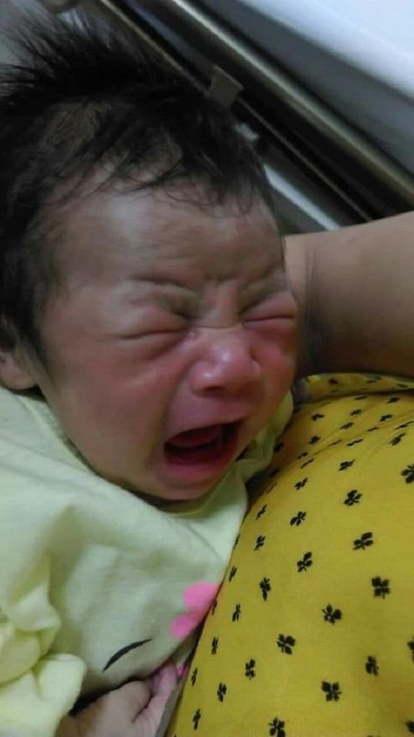 Sau tiếng thở mạnh, con trai phải cấp cứu, chồng tật nguyền hằng ngày dìu vợ đi tiếp sữa-5