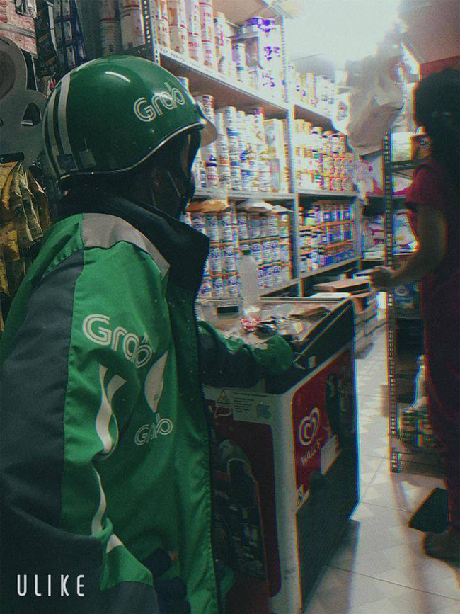 Ông già Noel áo xanh và niềm vui nho nhỏ trị giá 15 nghìn đồng giữa Sài Gòn hoa lệ gây xúc động-1