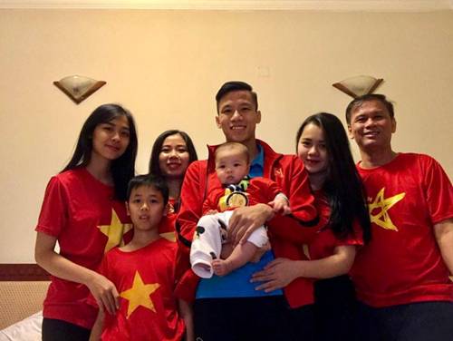 Hoa khôi ĐH Vinh sinh con cho Quế Ngọc Hải, tiết lộ: Giờ bỉm sữa ngày không ai nhắn tin-1