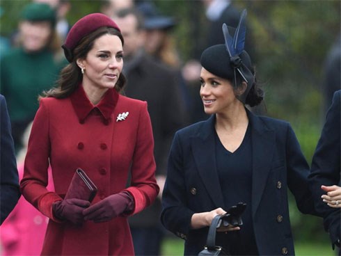 Kate và em dâu Meghan mặt đối mặt dự lễ Giáng Sinh và đây là cách họ trả lời cho tin đồn mâu thuẫn