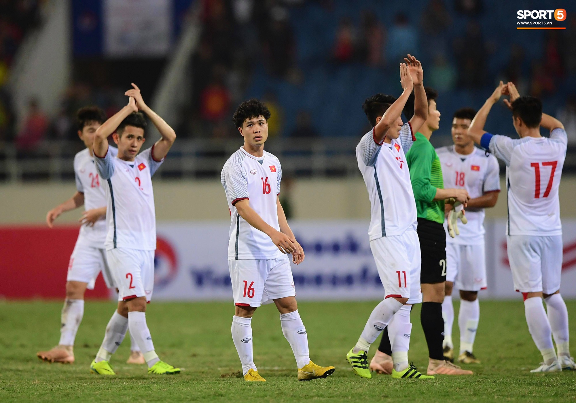 Dứt điểm đủ kiểu không ghi được bàn, Công Phượng được HLV Park Hang Seo an ủi sau trận hòa CHDCND Triều Tiên-1