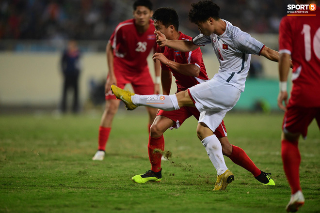 Dứt điểm đủ kiểu không ghi được bàn, Công Phượng được HLV Park Hang Seo an ủi sau trận hòa CHDCND Triều Tiên-7