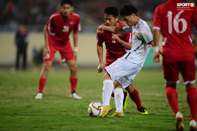 Dứt điểm đủ kiểu không ghi được bàn, Công Phượng được HLV Park Hang Seo an ủi sau trận hòa CHDCND Triều Tiên-6