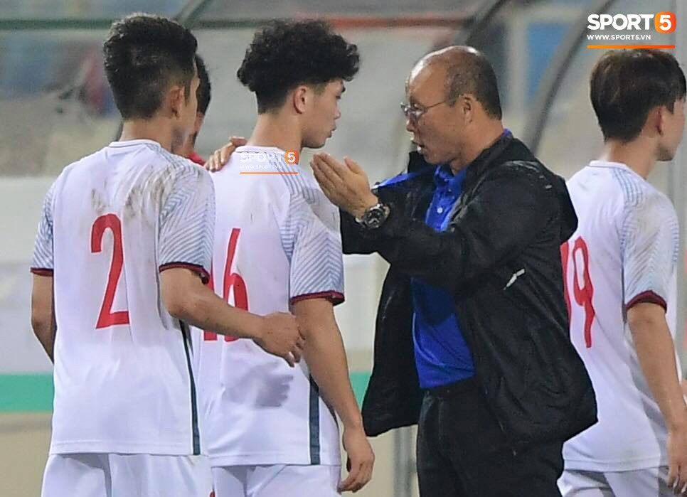 Dứt điểm đủ kiểu không ghi được bàn, Công Phượng được HLV Park Hang Seo an ủi sau trận hòa CHDCND Triều Tiên-3