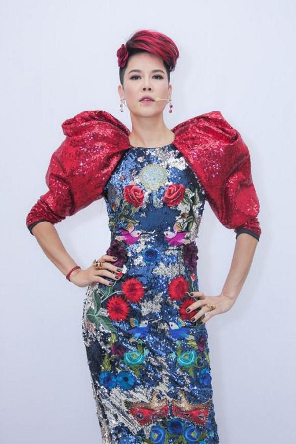 Nhìn lại 10 bộ cánh thảm hoạ của các người đẹp Việt năm nay, trong đó có cả HHen Nie!-10