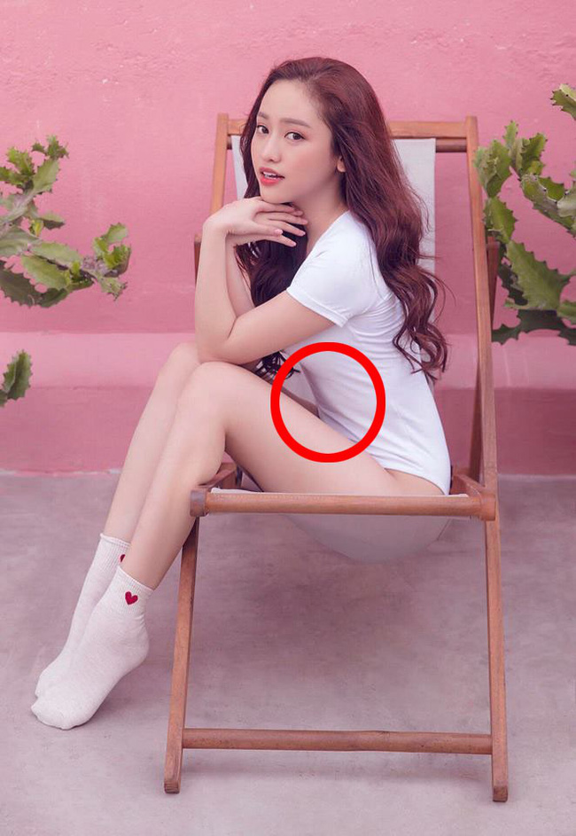 Hot girl thị phi Thúy Vi đăng ảnh sexy chúc mừng Giáng sinh, dân tình chỉ nhìn thấy bất thường ở vòng 2-1