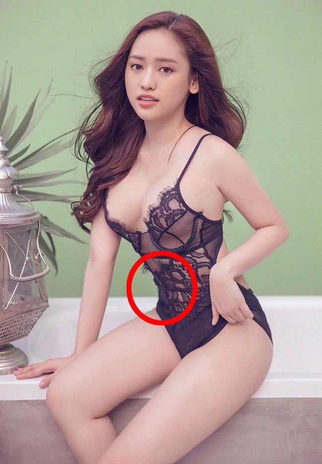 Hot girl thị phi Thúy Vi đăng ảnh sexy chúc mừng Giáng sinh, dân tình chỉ nhìn thấy bất thường ở vòng 2-2