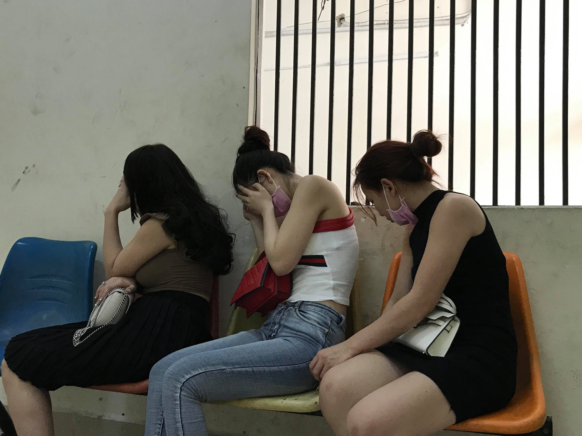 Triệt phá đường dây mại dâm theo tour” quy mô lớn ở Sài Gòn-1