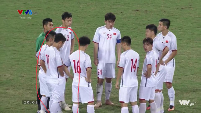 Màn cosplay thánh sơ vin Đình Trọng của Tư Dũng khiến các fan được dịp hú hét: Thì ra sơ vin cũng có thể lây qua đường...đụng chạm-2