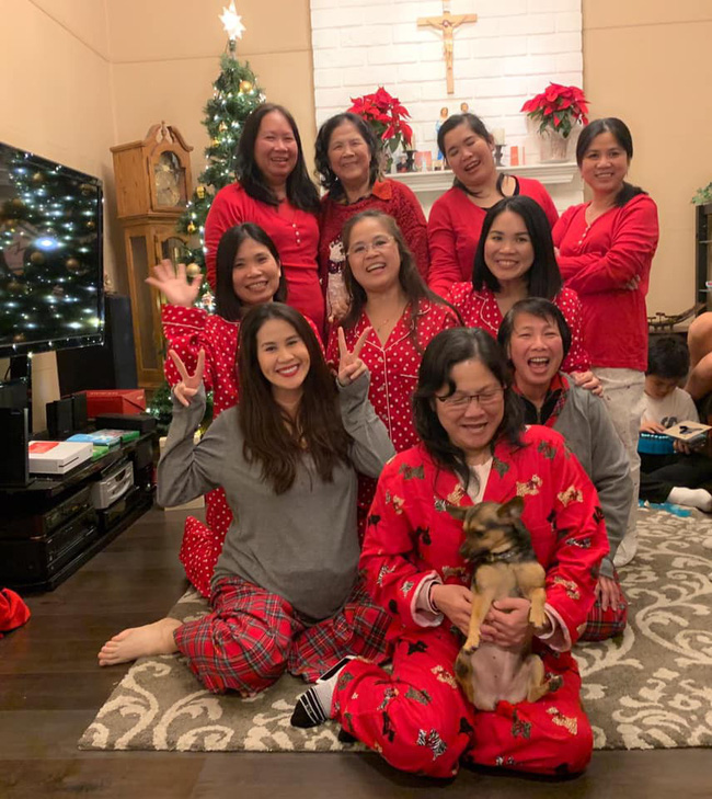 Thân Thúy Hà tung tiếp loạt ảnh bầu đón Giáng sinh bên Mỹ, danh tính bố em bé vẫn biệt tăm-4