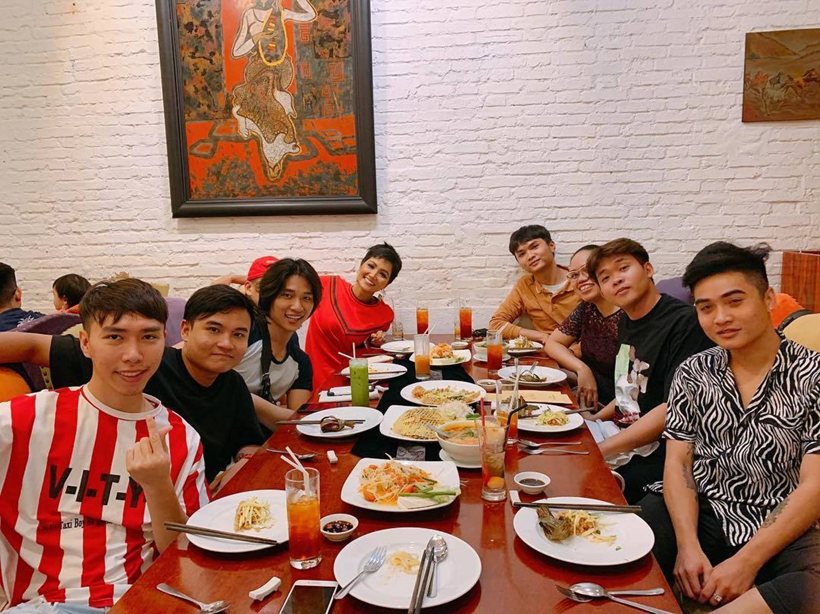 Hương Tràm táo bạo nude, dùng tay che ngực trần-2