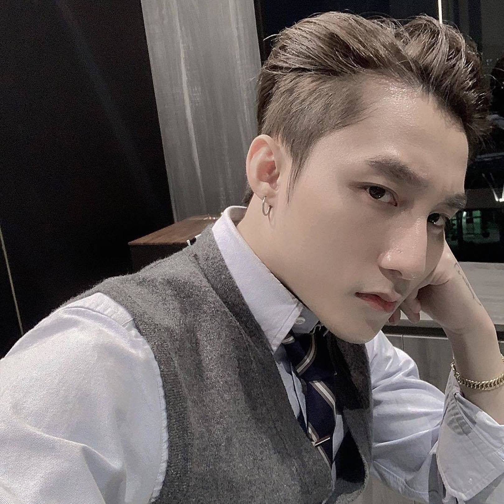 Hương Tràm táo bạo nude, dùng tay che ngực trần-6