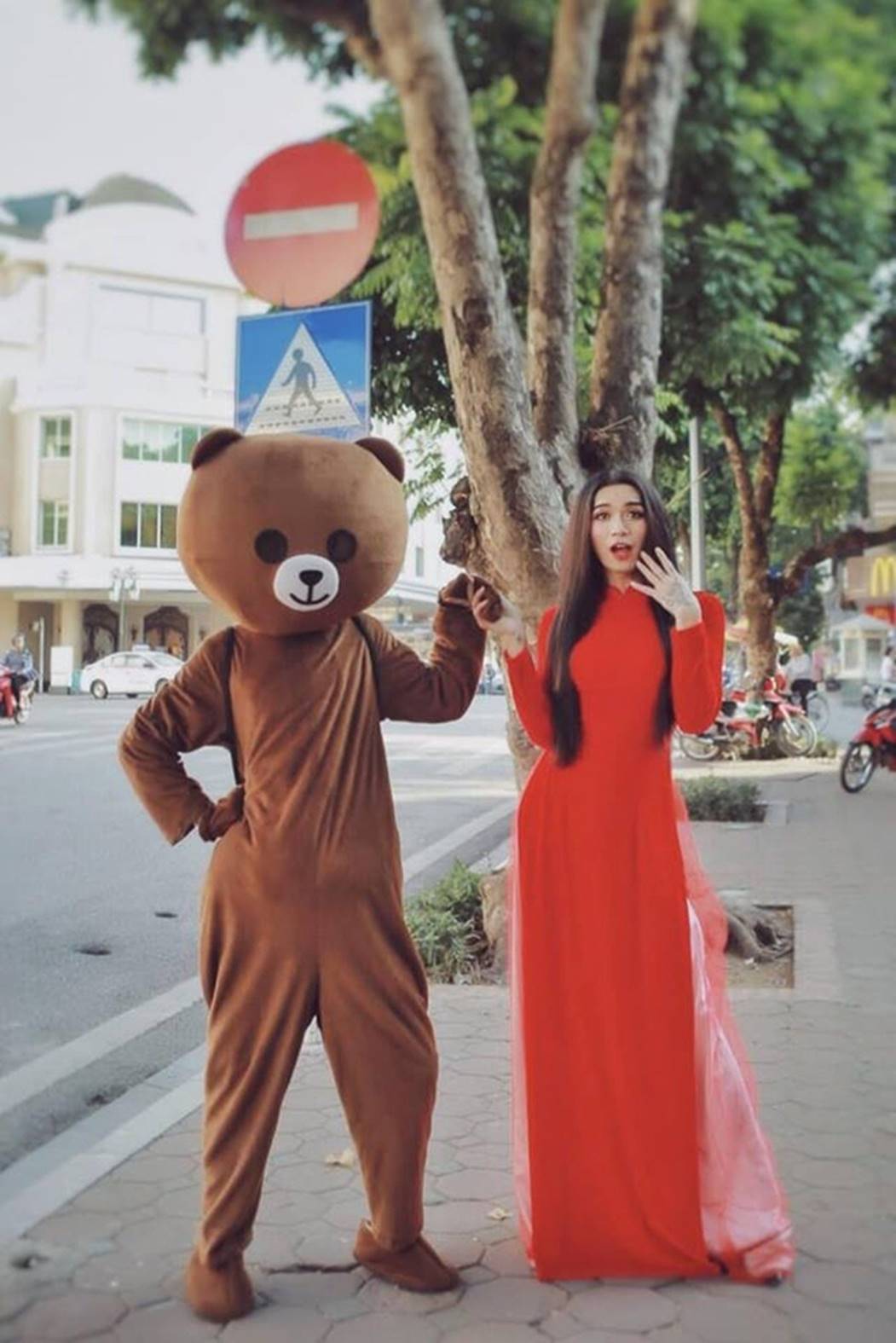 Hương Tràm táo bạo nude, dùng tay che ngực trần-11