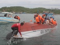 Lật tàu du lịch ở Nha Trang, ít nhất 2 người chết đuối