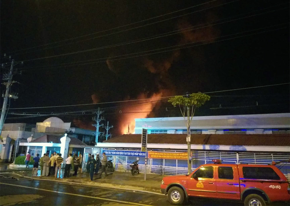 Cháy dữ dội suốt 5h, lửa bao trùm khắp công ty nhựa ở Cần Thơ-7
