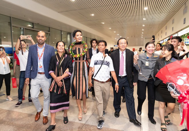 HHen Niê bật khóc: Từng áp lực đến mức muốn bỏ vương miện, mẹ ruột sợ hãi trước tin đồn ác ý về con gái-10