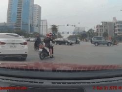 Video: Loạt tình huống giao thông bi hài của các nữ ninja đường phố 2018-1