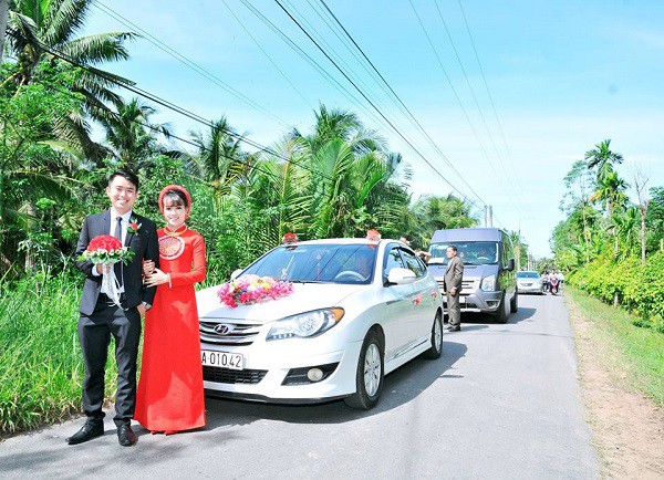 Kì lạ cặp vợ chồng giống nhau như tạc, đằng sau còn là câu chuyện em gái mưa - anh trai bão nhọ nhất 2018-2