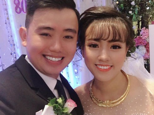 Kì lạ cặp vợ chồng giống nhau như tạc, đằng sau còn là câu chuyện