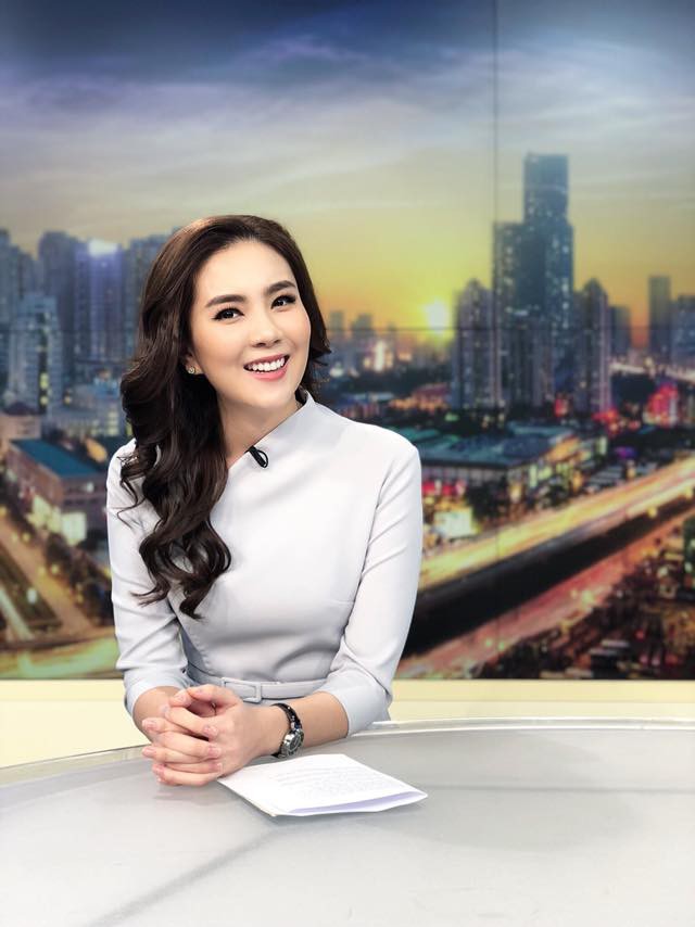 Mai Ngọc - 10 năm 4 chặng đường: Hot girl đời đầu chuyển hướng làm weather girl, nay lại trở thành news lady-17