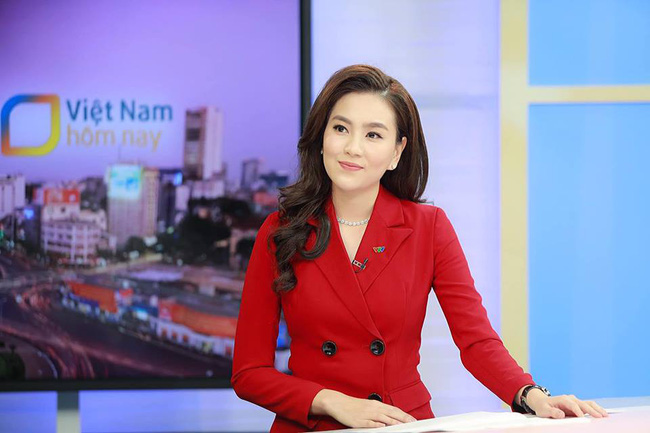 Mai Ngọc - 10 năm 4 chặng đường: Hot girl đời đầu chuyển hướng làm weather girl, nay lại trở thành news lady-14