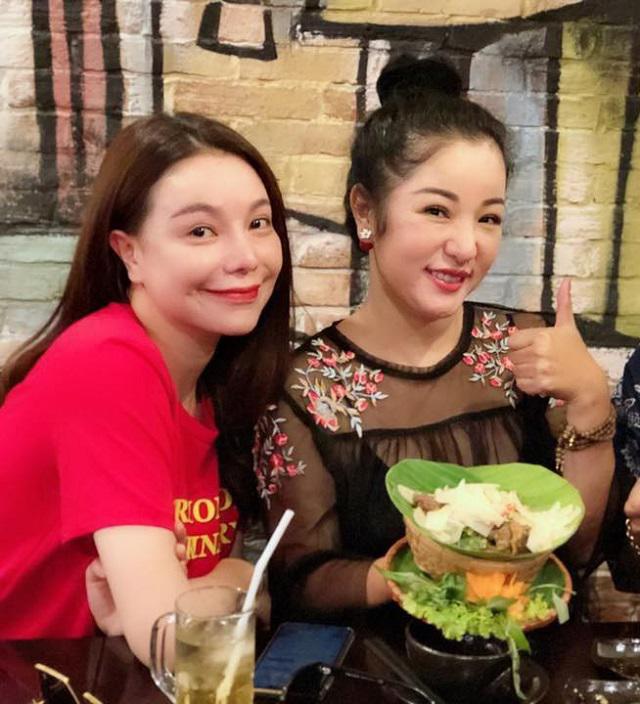 Bình thường đã đẹp rồi, vì sao Elly Trần và 3 bà mẹ đơn thân này vẫn đi... sửa mặt?-17