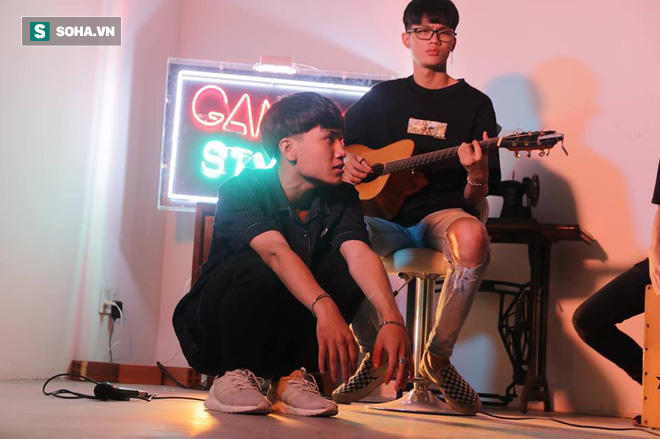 Danh tính chàng trai 18 tuổi sở hữu bản cover khủng - mạng xã hội rần rần tìm kiếm-2