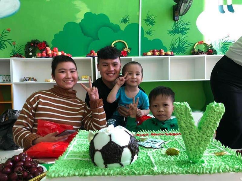 Hình ảnh không có trên TV: Hành động của Quang Hải và đồng đội U23 khiến fan xúc động mạnh-3