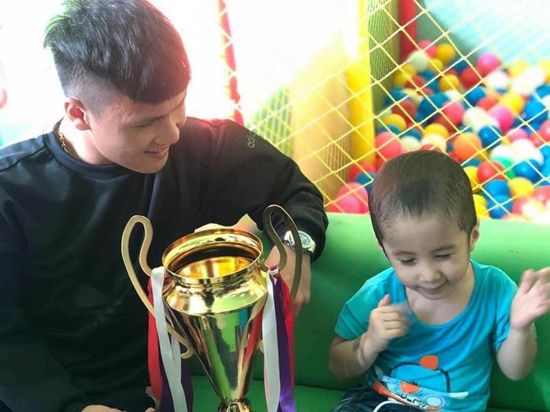 Hình ảnh không có trên TV: Hành động của Quang Hải và đồng đội U23 khiến fan xúc động mạnh-6