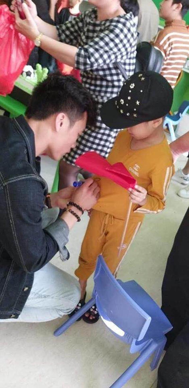 Hình ảnh không có trên TV: Hành động của Quang Hải và đồng đội U23 khiến fan xúc động mạnh-10