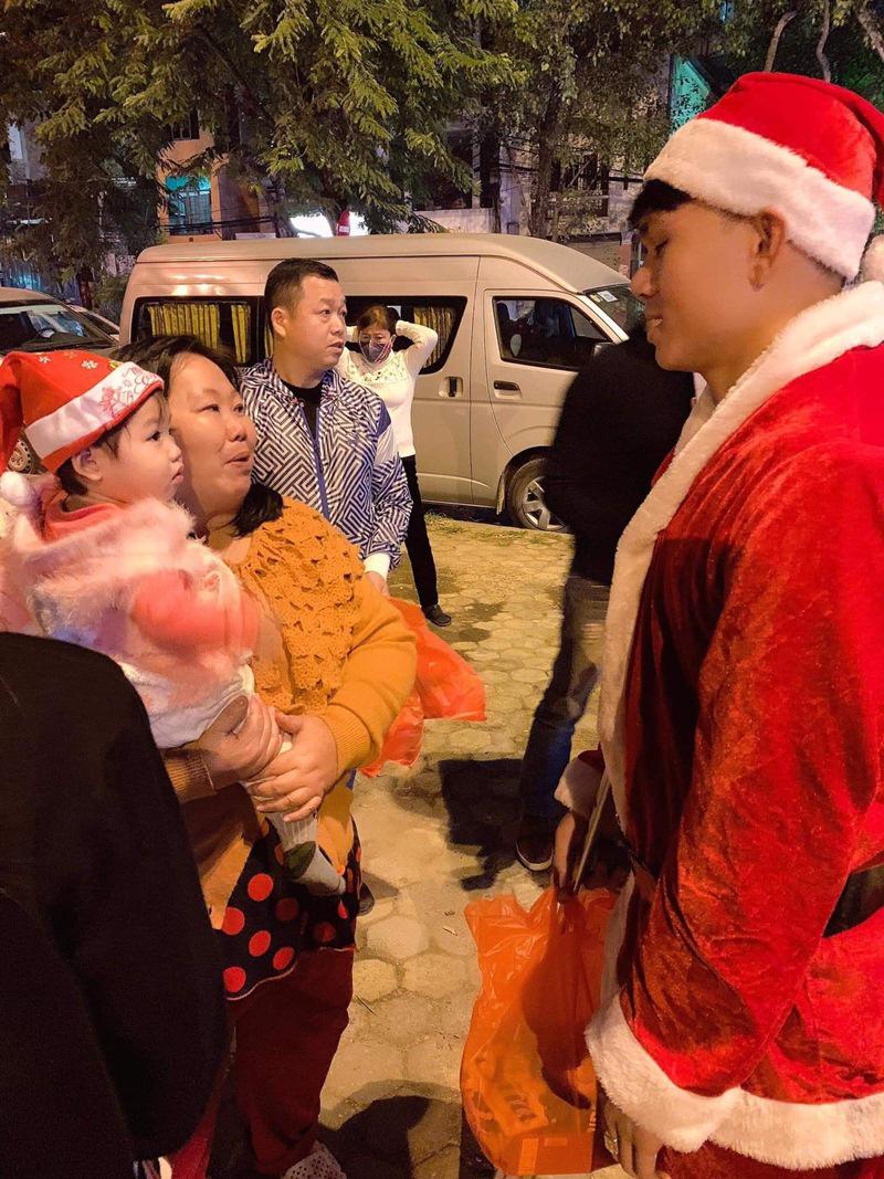 Hình ảnh không có trên TV: Hành động của Quang Hải và đồng đội U23 khiến fan xúc động mạnh-16