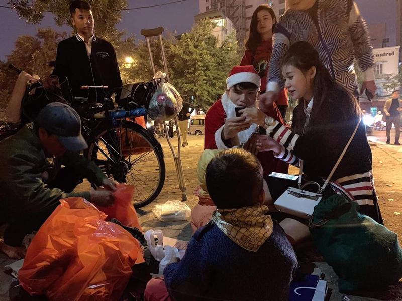 Hình ảnh không có trên TV: Hành động của Quang Hải và đồng đội U23 khiến fan xúc động mạnh-17