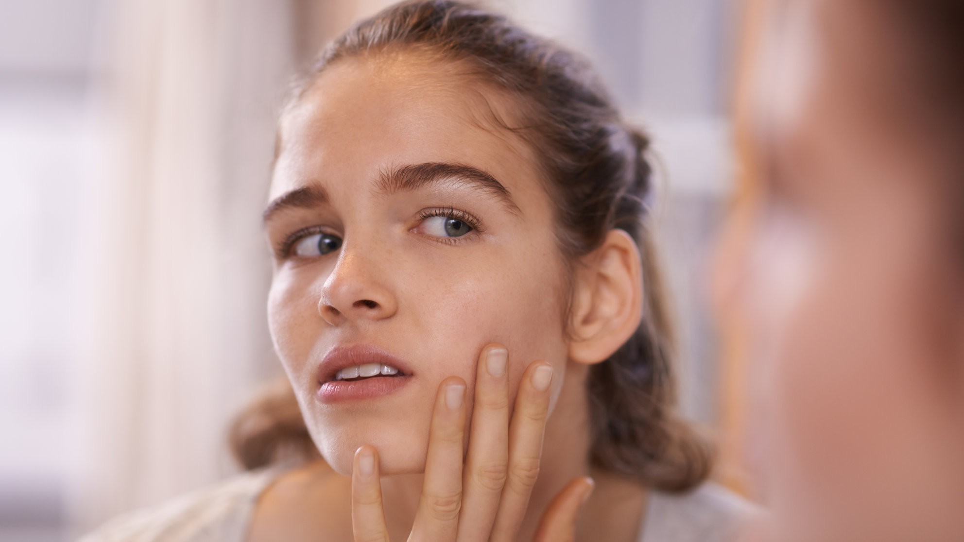 Đang bị mụn cần tránh làm 5 việc này để không làm tình trạng mụn thêm tồi tệ-2