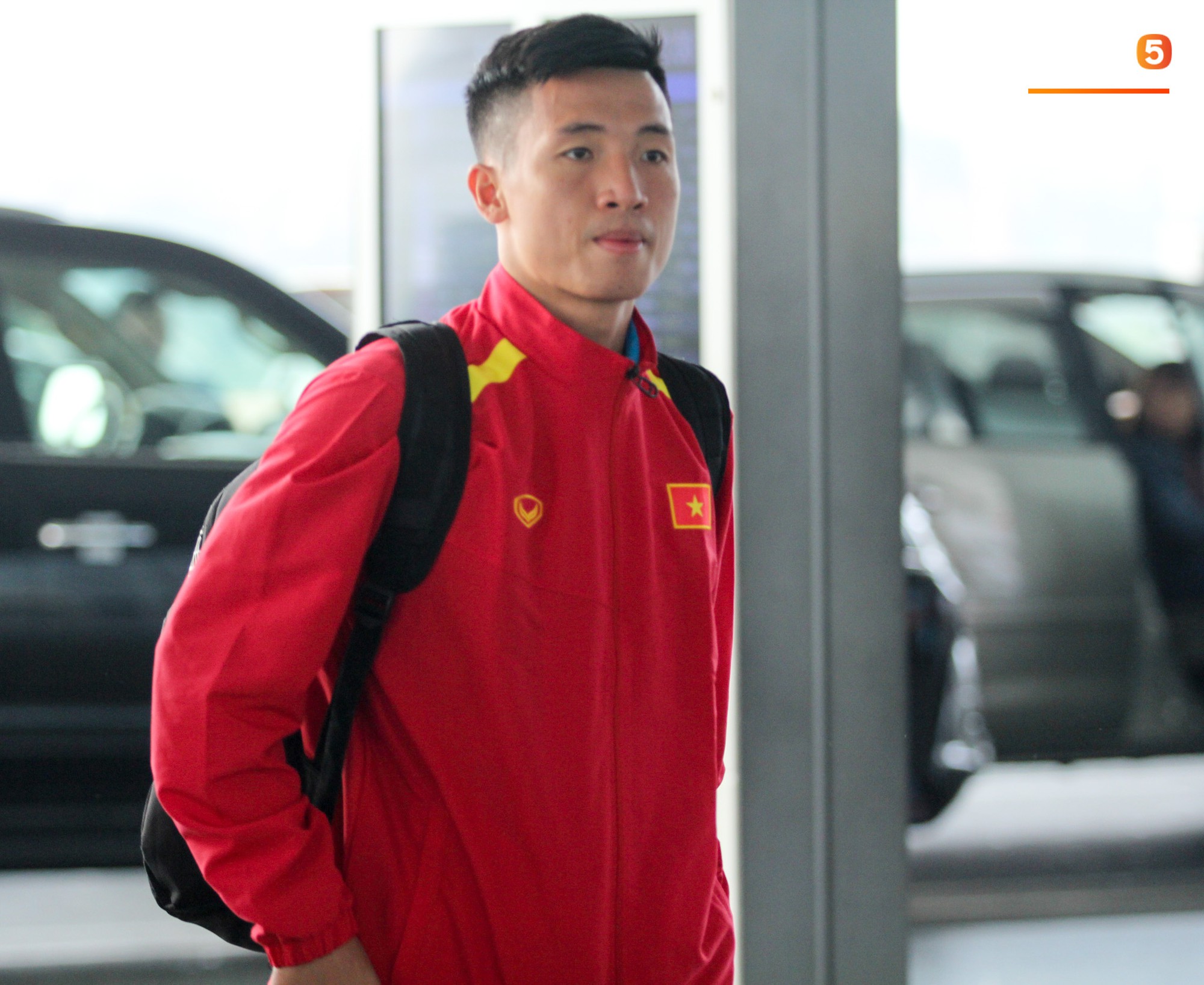 Đức Huy được fan tặng quà đặc biệt, đồng đội lập tức xin miếng-7