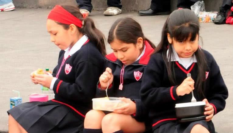 Bữa trưa của học sinh toàn thế giới: Nơi sang chảnh như khách sạn, nơi nghèo đói phải ăn đồ cứu trợ-7