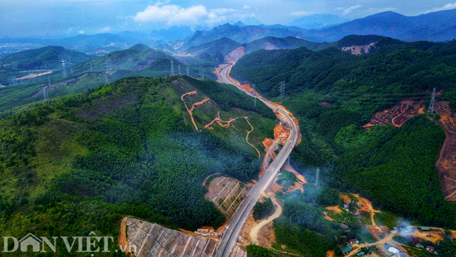 Hình ảnh đẹp như tranh thủy mặc trên cao tốc 12.000 tỷ ở Quảng Ninh-1